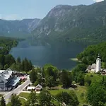 Jezero Hotel