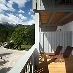 Jezero Hotel