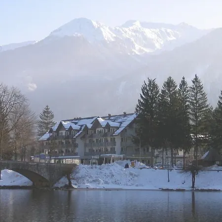 Jezero Hotel