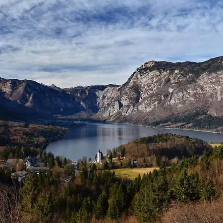 Jezero Hotel