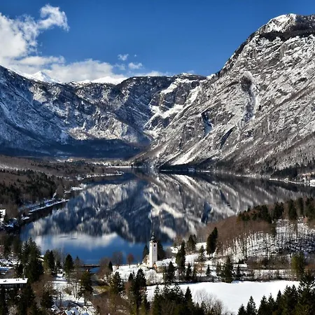 ジェゼロ ホテル 4*